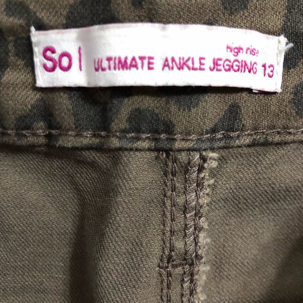 Woman’s Cheetah 🐆 print pants - Picture 8 of 10